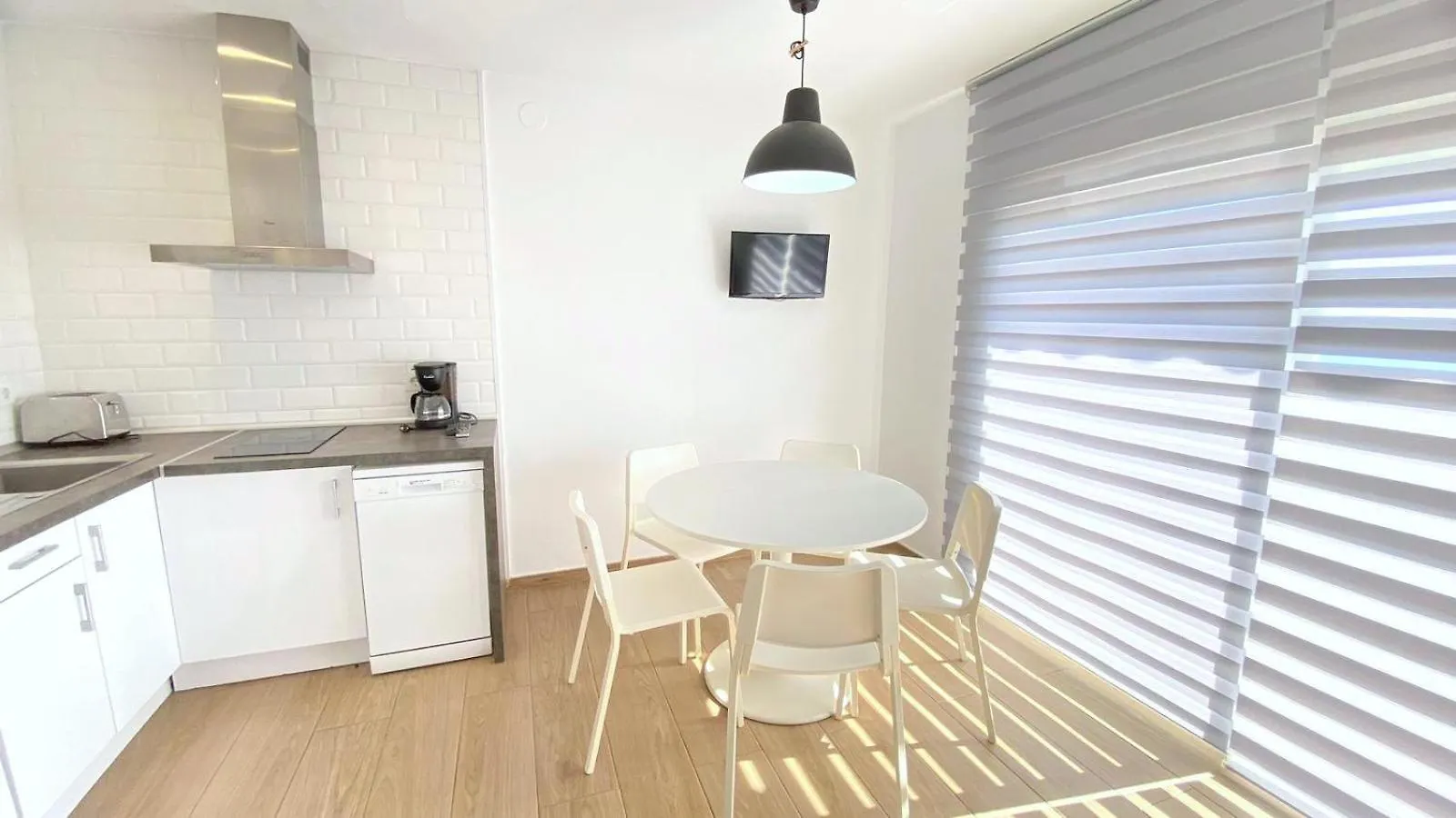 Verones 1B Roses Apartment